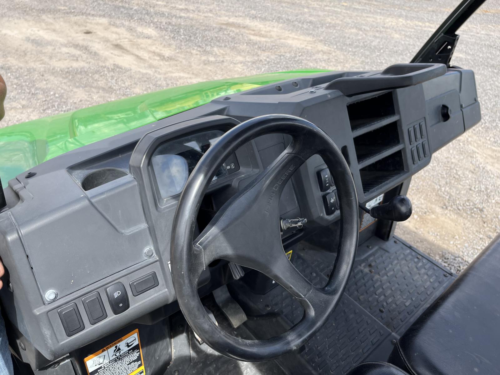 ./imagenes/INVOICE/2019/18247/JOHN DEERE XUV835E (2).JPG